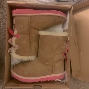 Ugg Bailey Bow Size 2Y